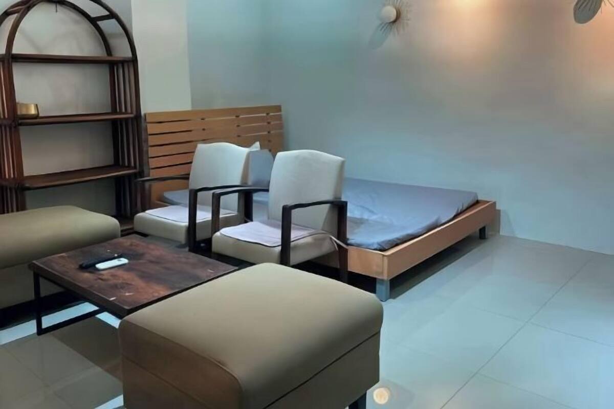 Cribs/infant beds