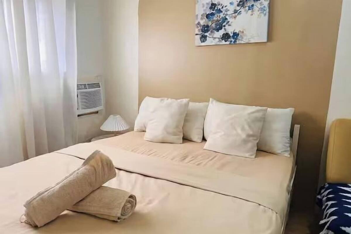Cribs/infant beds