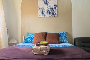 Cribs/infant beds - Introverts Inn Antipolo Taytay (Taytay)