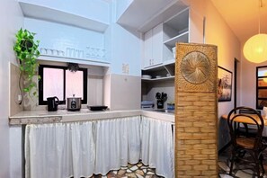 Cots/infant beds - Introverts Inn Antipolo Taytay (Taytay)