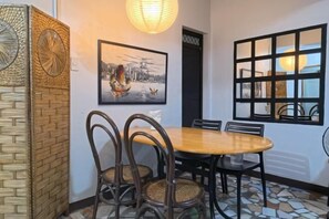 Cribs/infant beds - Introverts Inn Antipolo Taytay (Taytay)