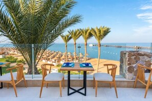 Outdoor dining - Sunrise Serano Aqua Park Resort (Qesm Safaga)