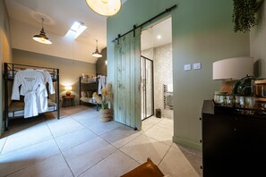 4 bedrooms, WiFi, bed sheets