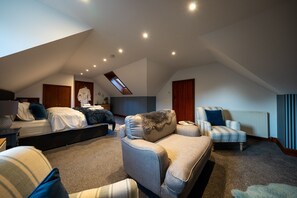 4 bedrooms, WiFi, bed sheets