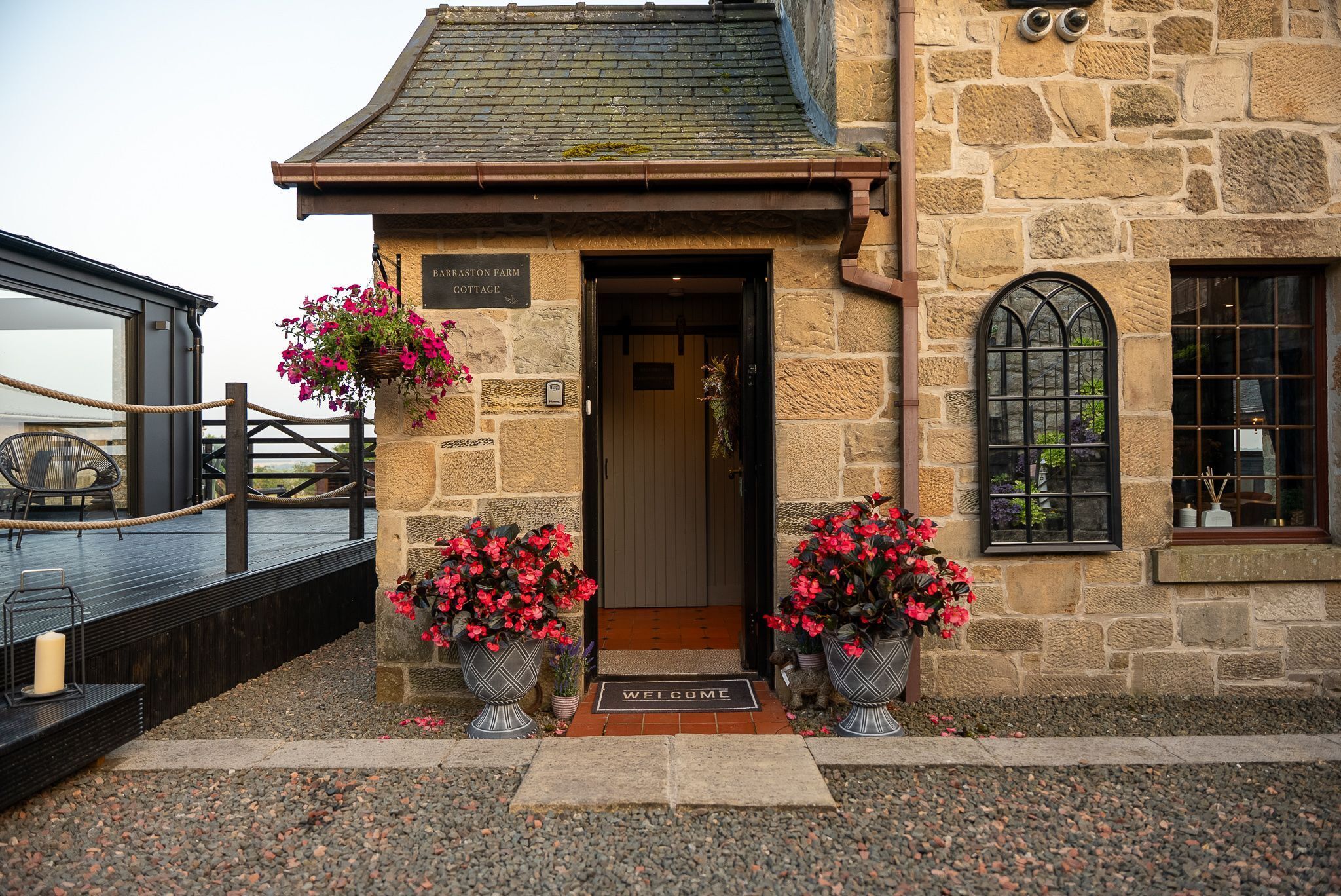 تفاصيل الفندق من الخارج