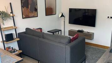 Family Apartment, Balcony, City View | Living area