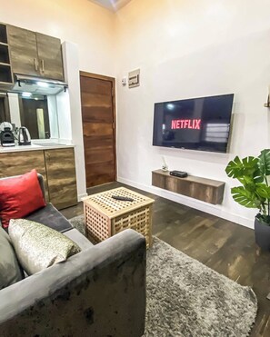 Appartamento familiare, balcone, vista città | Area soggiorno