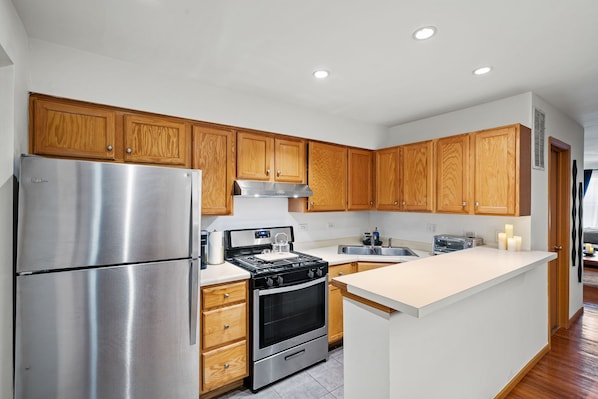 Fridge, microwave, oven, stovetop