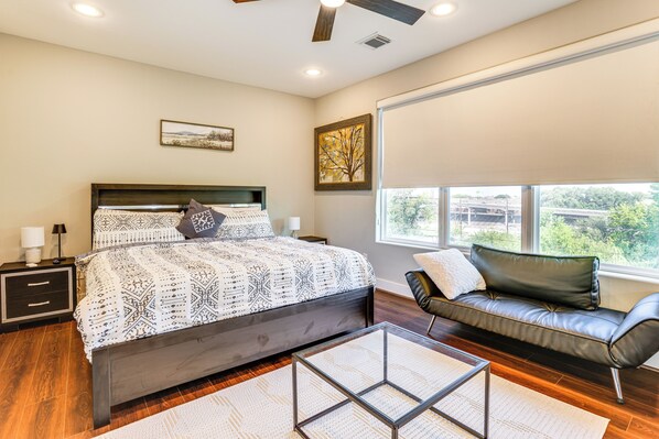 3 bedrooms, desk, iron/ironing board, Internet