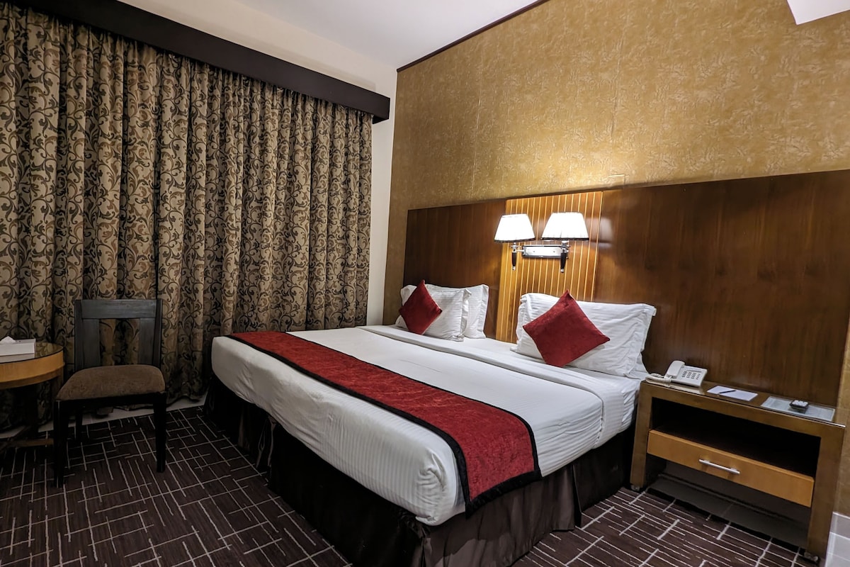 One Bed Room Suite With Kitchen & Hall