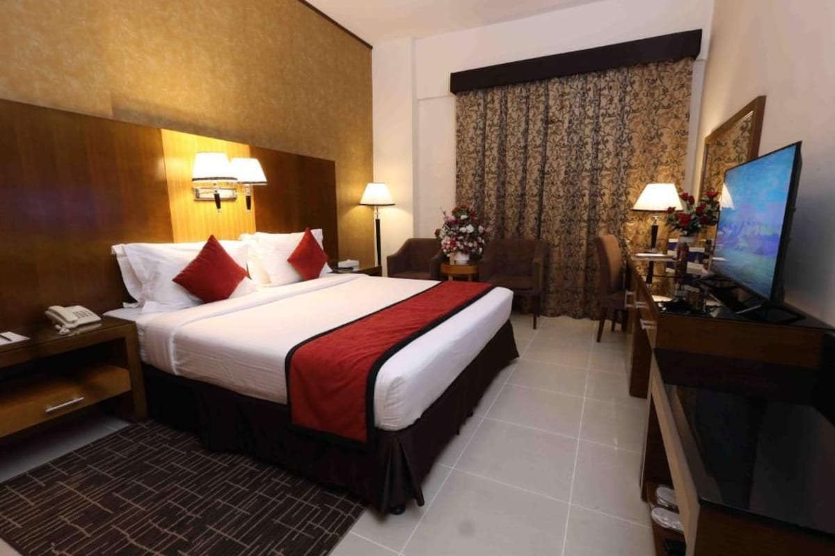 Standard Room (King Bed)