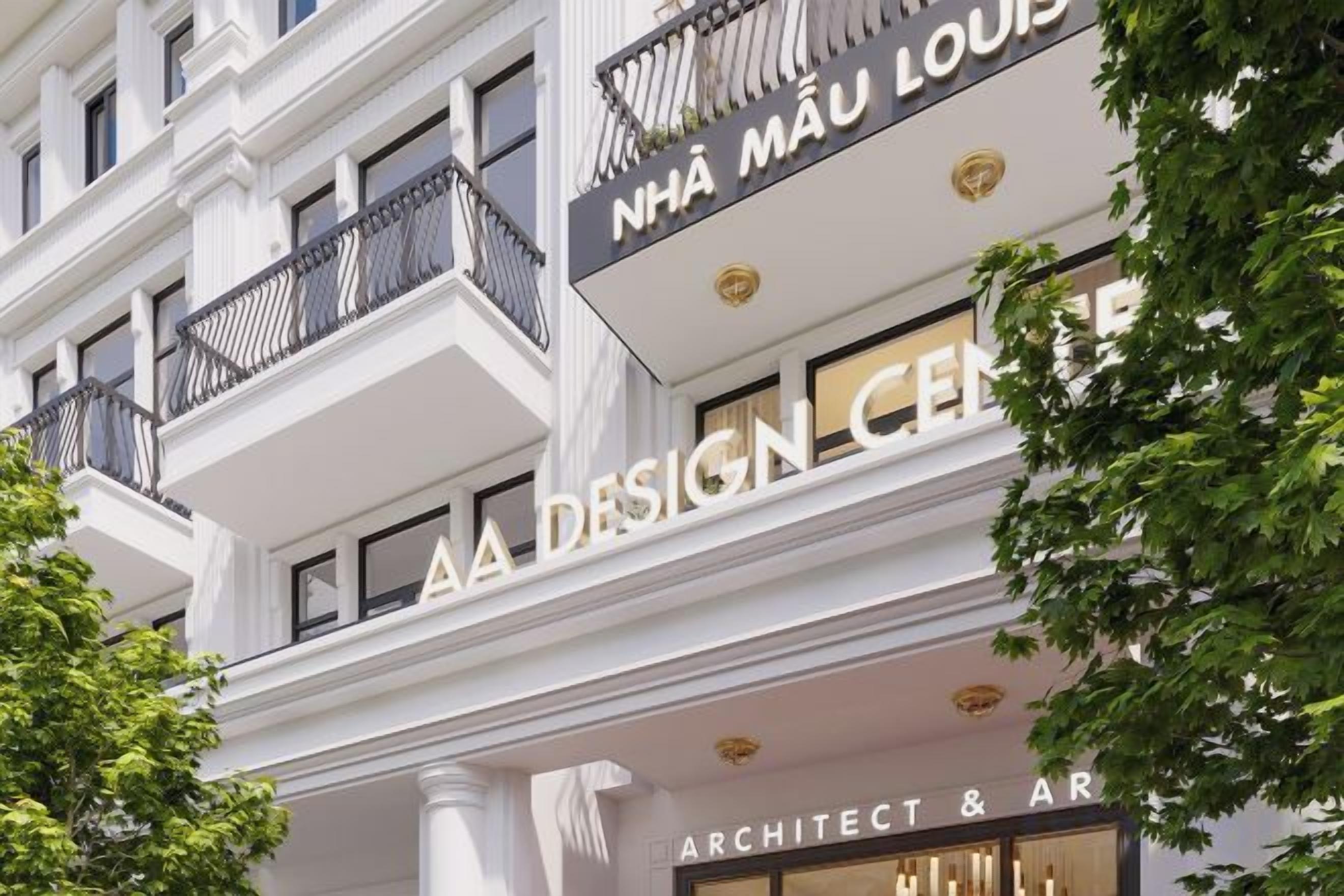 Fachada de edificio con señalización que indica 'NHA MAU LOUIS' y 'AA DESIGN CENTER'.