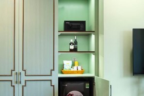 Room - 12A&B Dien Bien Phu Hotel- Hanoi Train Street (Hanoi)