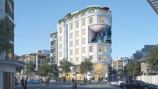Un hôtel moderne à la façade incurvée, doté de nombreux balcons et d’un élément décoratif aquatique remarquable.