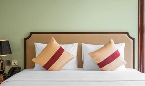 Room - 12A&B Dien Bien Phu Hotel- Hanoi Train Street (Hanoi)
