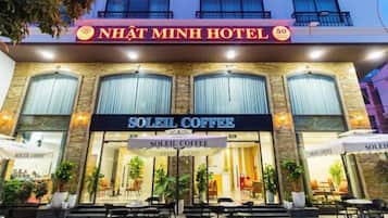 A hotel with a coffee shop named 'SOLEIL COFFEE' in front.