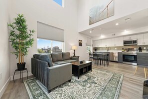 Een televisie en een kantoor