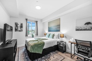 1 slaapkamer, een bureau, een strijkplank/strijkijzer, wifi