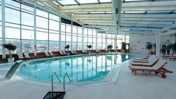 Hồ bơi trong nhà