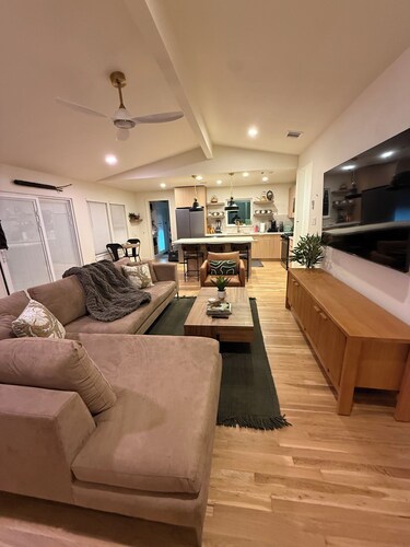 VILLA VERDE WALKING DISTANCE TO RIVER
~~~Rio Vista Lovely 3 bd room~~~ SMTX