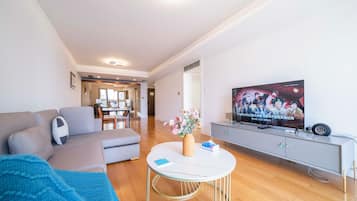 Apartment, 2 Bedrooms, Kitchen, City View | Living room | Smart TV