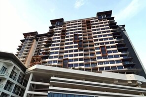 A high-rise building with multiple floors, balconies, and a modern architectural design. - Hann's Residence Stylish 3BR@MiCasa4 Home (Sibu)