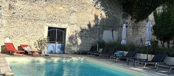 Grand Gîte, sleeps 11 at the gateway to Aubeterre