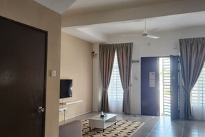 A modern living room with a flat-screen TV, a white coffee table, and a patterned rug. - LestariHome2, KLIA Sepang (Sepang)