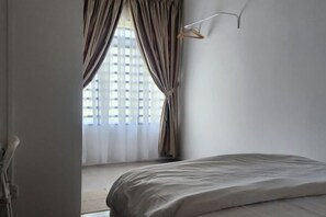 A bedroom with a bed, a window with curtains, and a hanging light fixture. - LestariHome2, KLIA Sepang (Sepang)