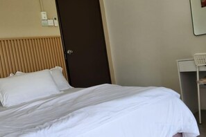 A hotel room with a bed, a door, and a desk. - LestariHome2, KLIA Sepang (Sepang)