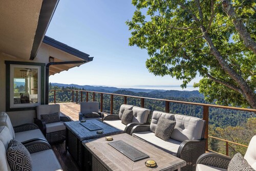 5BR 3.5BA Panoramic Ocean & Mountain Views