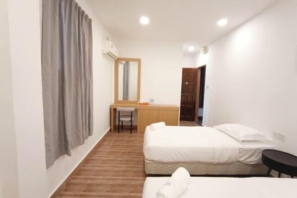 Room - Shoreline Guesthouse (Semporna)