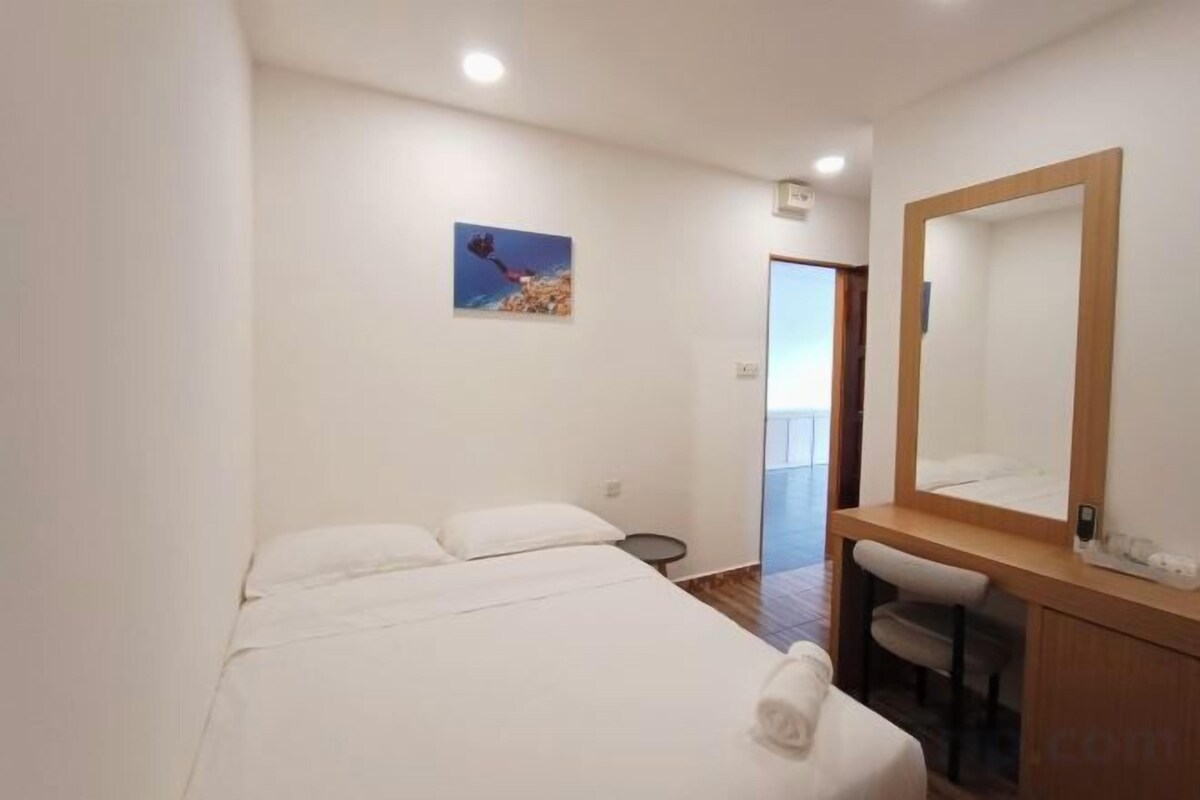 Standard Queen Room