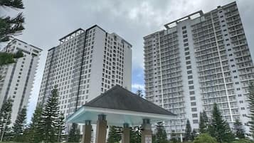 Kolam renang terbuka