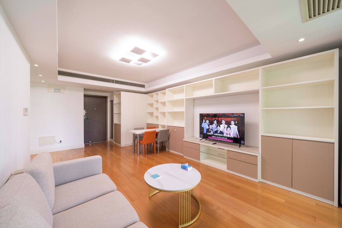 Superior Apartment, 1 Bedroom, Kitchen, City View | Living room | Smart TV