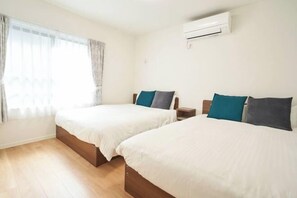 Iron/ironing board - KISETSU Sugamo (Tokyo)