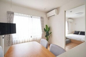 Iron/ironing board - KISETSU Sugamo (Tokyo)