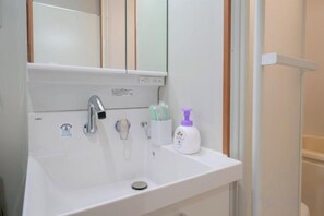 Unclassified image, 3 of 25, button - Room 201 · Itabashi Minamicho · Diamond · Yu (Tokyo)