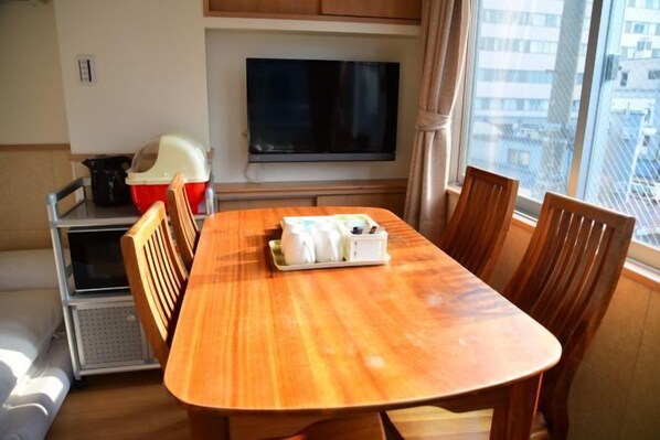 Dining - Uenohouse Family Room (Tokyo)