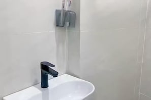 Exterior - Small Private house in Bui Vien Walking Street (Ho Chi Minh City)