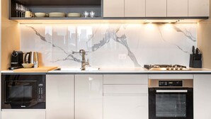 Coffee/tea maker, fridge, microwave, oven - Modern City Views Escape with Gym and Pool Access (Southbank)
