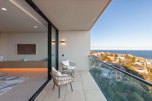 Terrace/patio - Modern 1-Bed with Tamarama Beach Views (Tamarama)