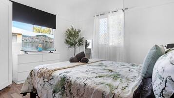 2 bedrooms, iron/ironing board, WiFi, bed sheets