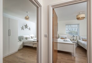 2 habitaciones, tabla de planchar con plancha, wifi y ropa de cama