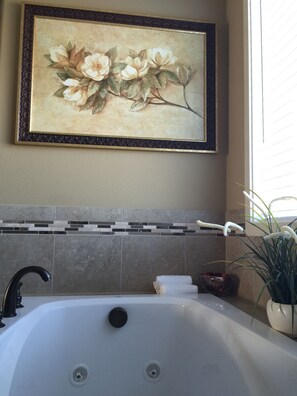 Bathroom - Rose Garden 4-bedroom House/AC in Vancouver (Vancouver)