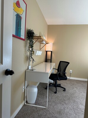 Interior - Rose Garden 4-bedroom House/AC in Vancouver (Vancouver)