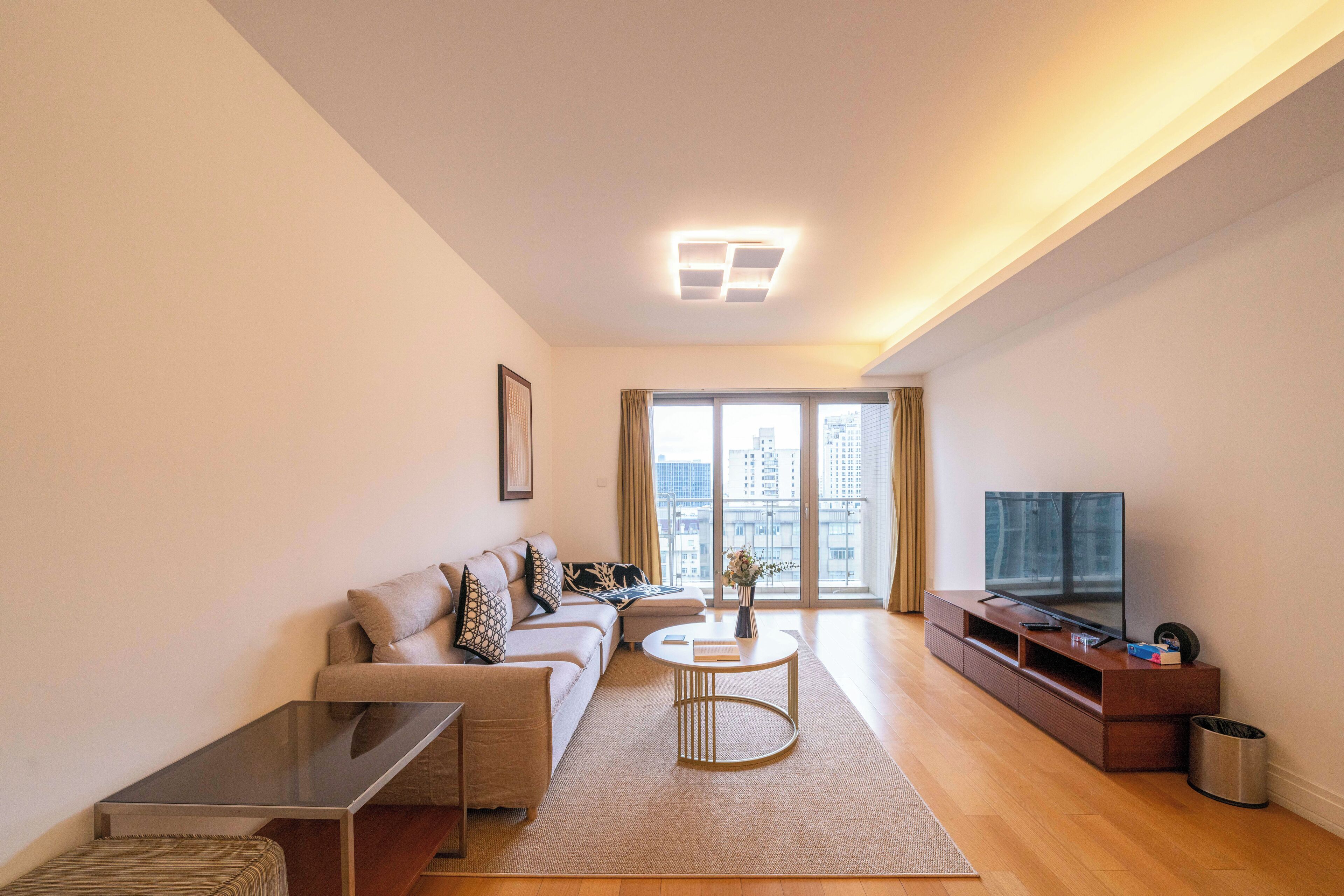 Superior Apartment, 2 Bedrooms, Kitchen, City View | Living room | Smart TV