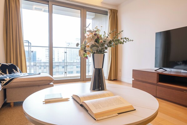 Superior Apartment, 2 Bedrooms, Kitchen, City View | Pemandangan dari bilik