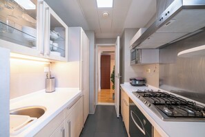 Superior Apartment, 2 Bedrooms, Kitchen, City View | Private kitchen - Tyms Family 2BR 1BA Apt Xujiahui Center (Shanghai)
