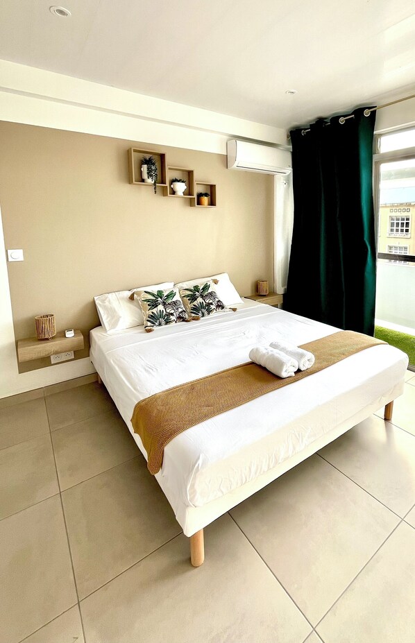 1 habitación, tabla de planchar con plancha, wifi y ropa de cama 